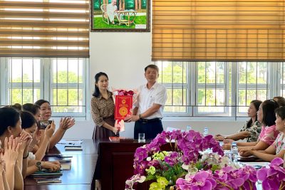 TRAO QUYẾT ĐỊNH BỔ NHIỆM PHÓ HIỆU TRƯỜNG TRƯỜNG MẦM NON KIM THANH SAU SẮP XẾP